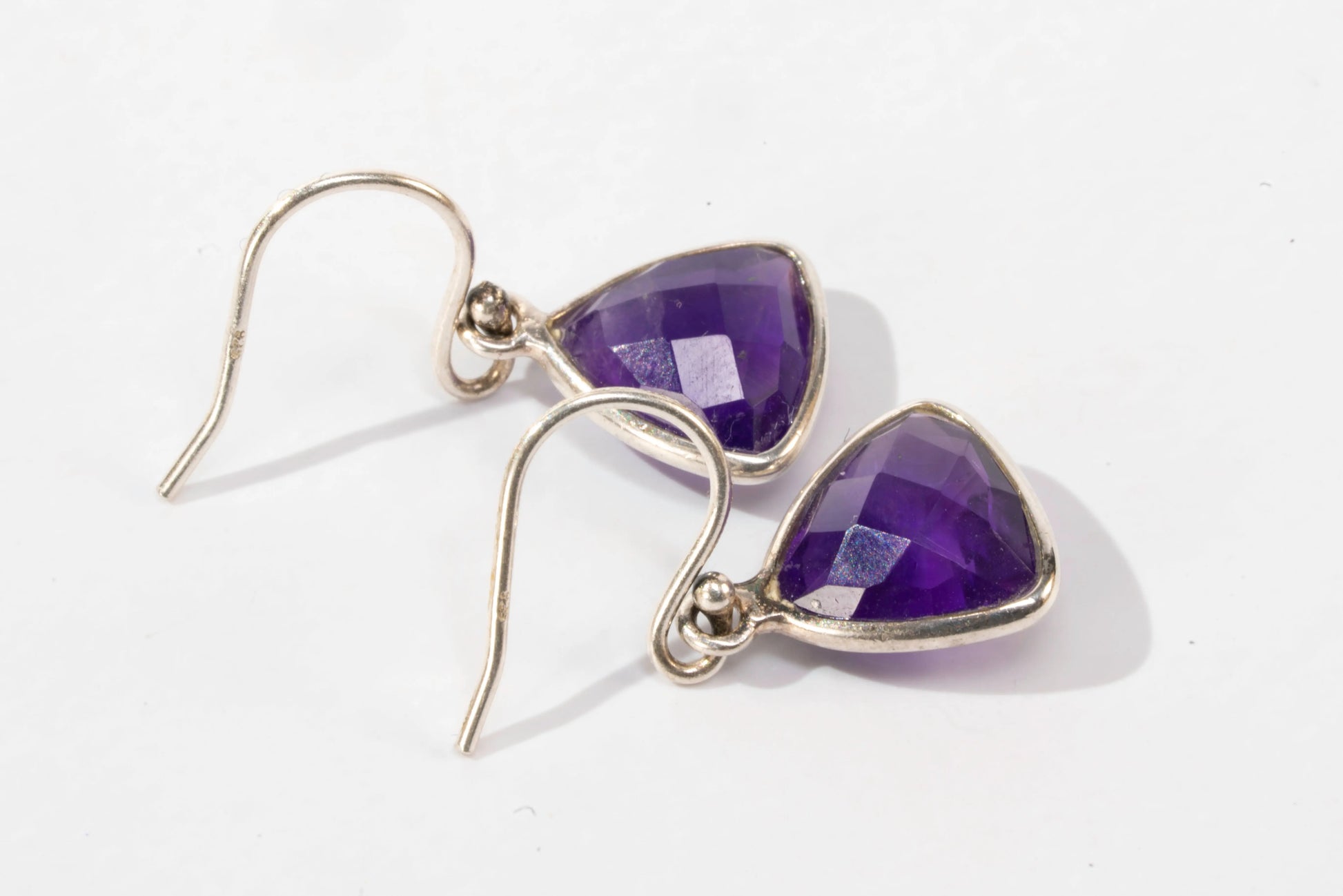 Boucles d'oreilles dormeuses en Argent avec pierres Amethyste en facettes Ma boutique