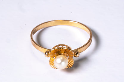 Bague Jonc Or Jaune 18K et Perle de Culture – Motif Floral