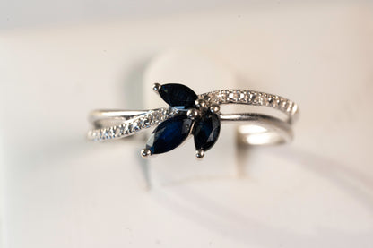 Bague Or Blanc 9K Saphirs Marquise et Oxydes de Zirconium