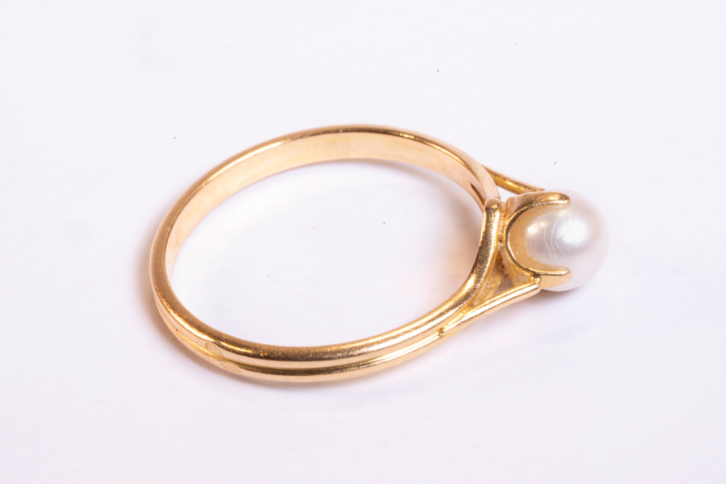 Solitaire Perle de Culture Monture Épaulée Or Jaune 18K