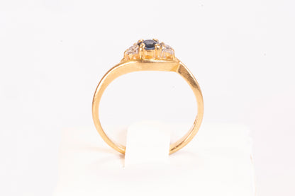Bague Saphir Ovale et Diamants en Or Jaune 18K