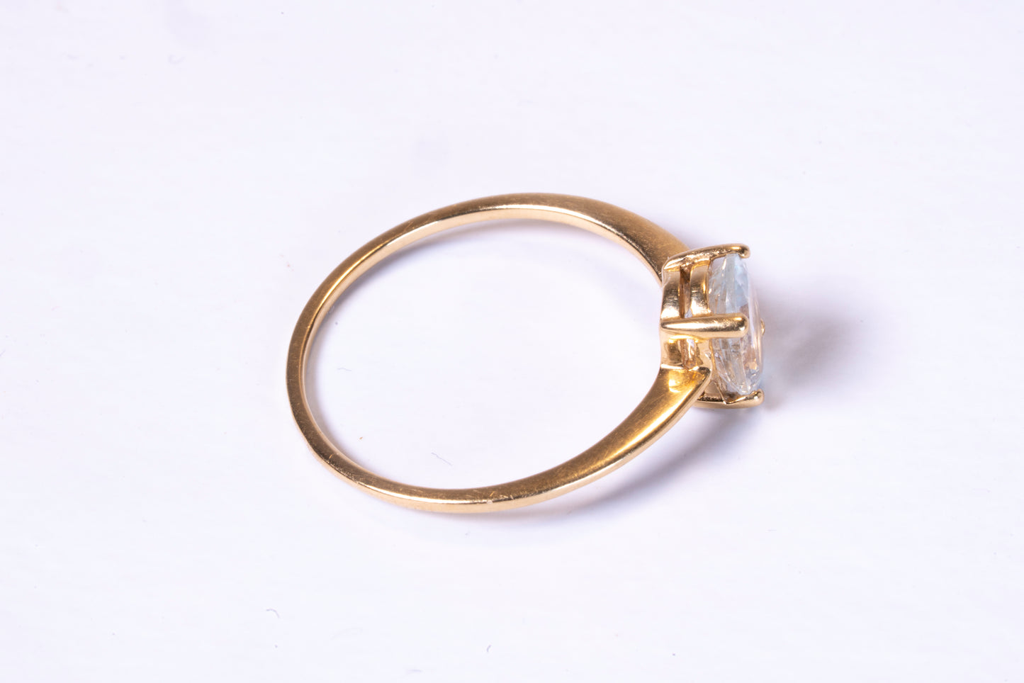 Solitaire Or Jaune 18K et Aigue-Marine Ovale