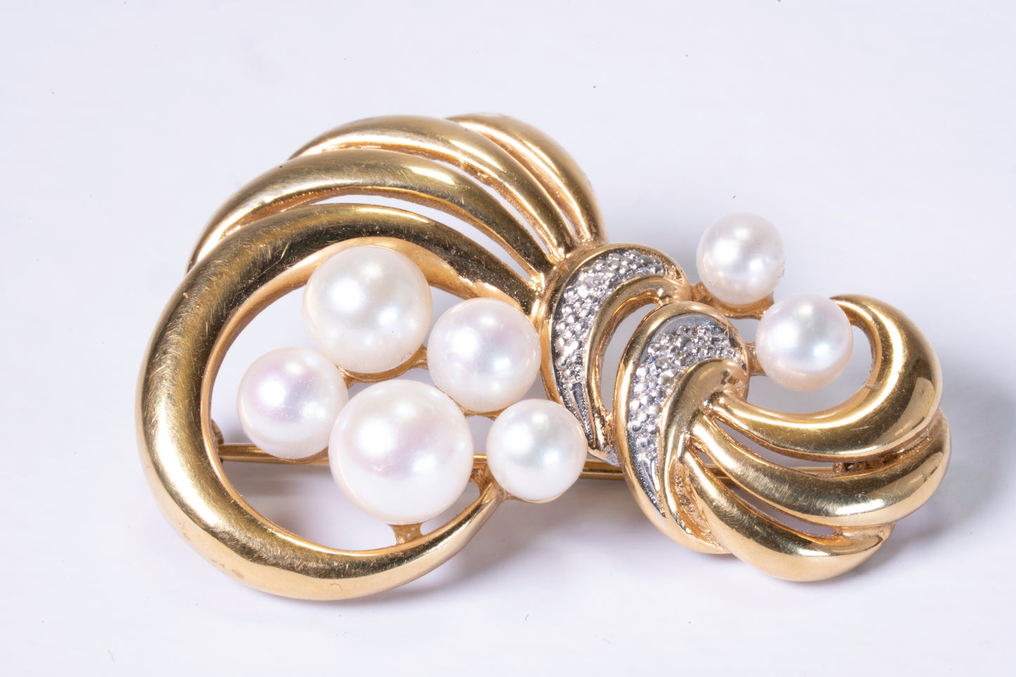 Broche Or Jaune 18K, Perles de Culture et Pavage Diamants