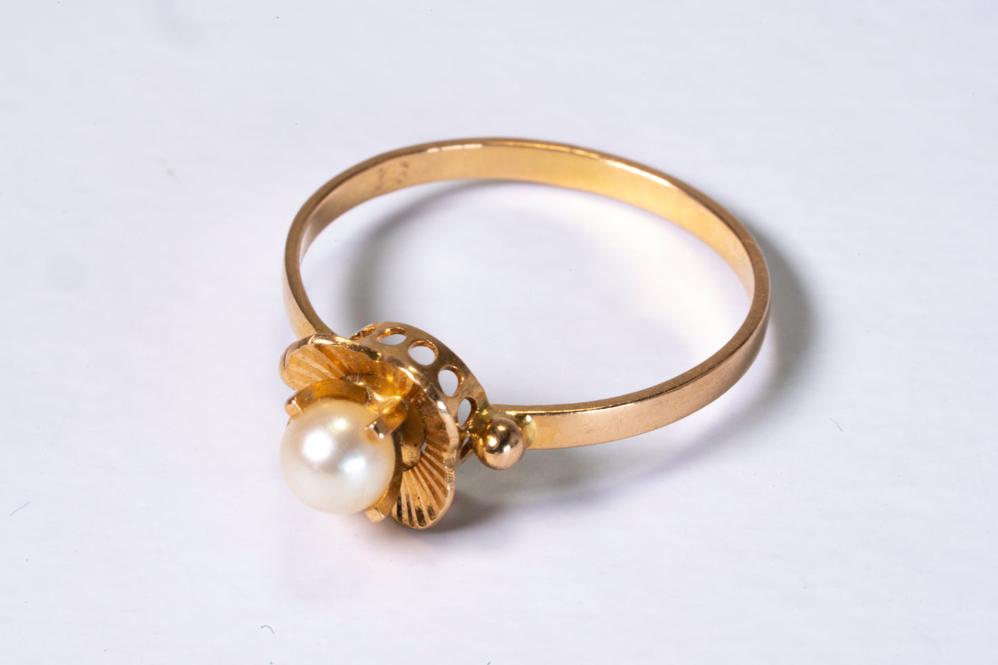 Bague Jonc Or Jaune 18K et Perle de Culture – Motif Floral