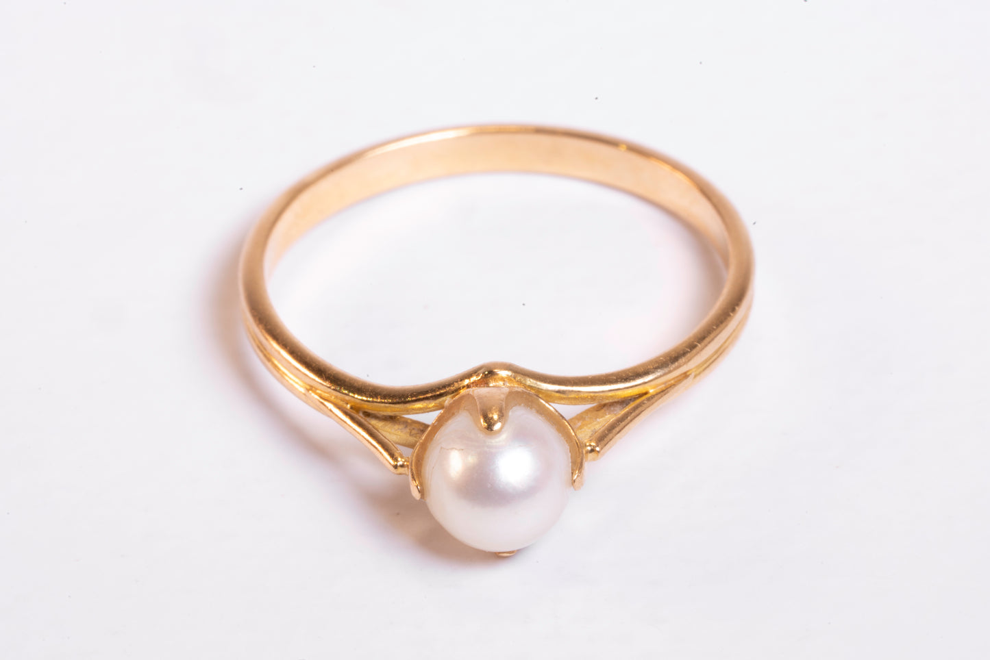 Solitaire Perle de Culture Monture Épaulée Or Jaune 18K