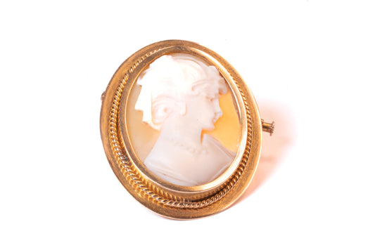 Broche Camée Corail Sculpté sur Monture Or Jaune 18k