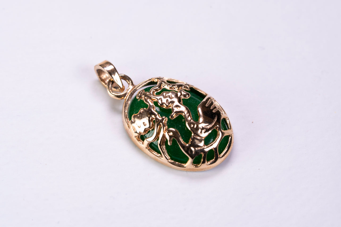 Pendentif Oval en plaqué or et Cabochon de Jade Vert