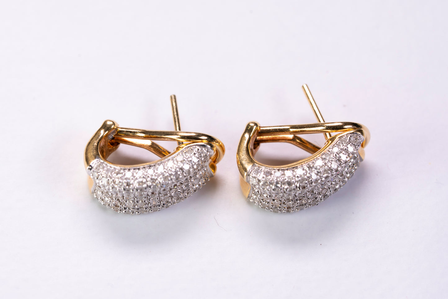Boucles d'Oreilles Semi-Créoles en Or 18k, Pavage Diamants