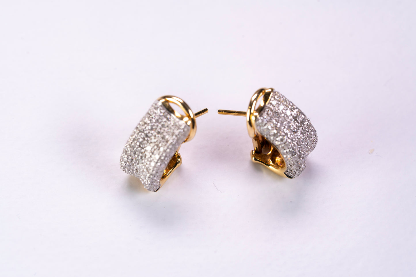 Boucles d'Oreilles Semi-Créoles en Or 18k, Pavage Diamants