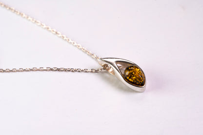 Collier Pendentif Ambre Naturelle et Argent Ciselé