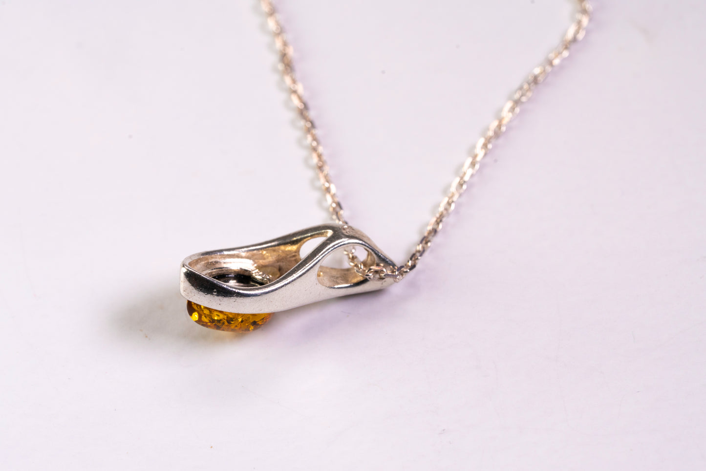 Collier Pendentif Ambre Naturelle et Argent Ciselé