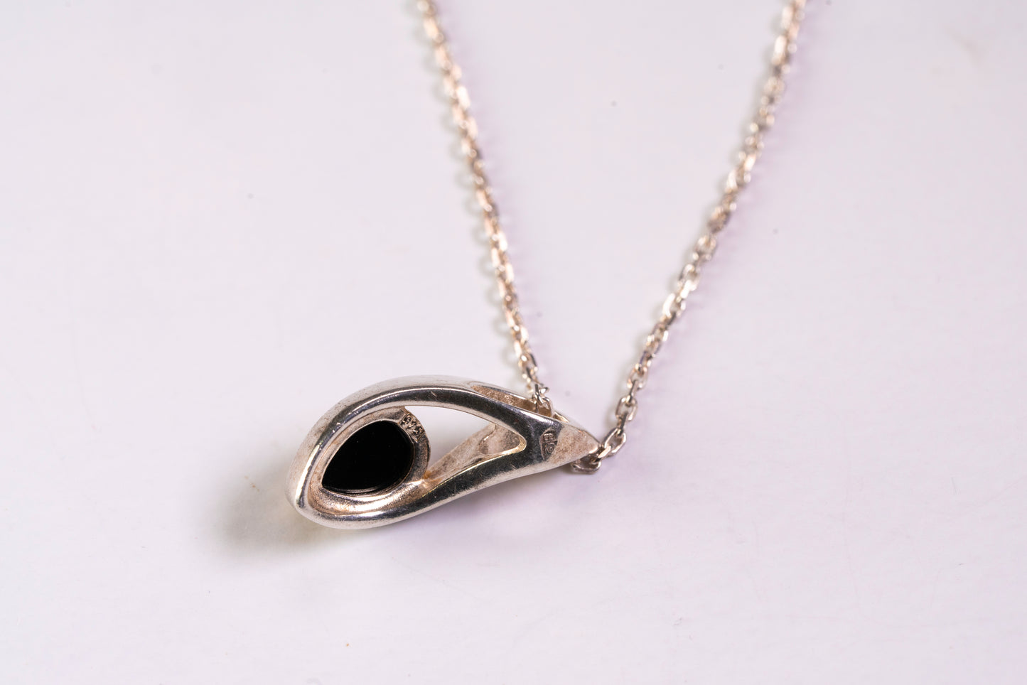 Collier Pendentif Ambre Naturelle et Argent Ciselé