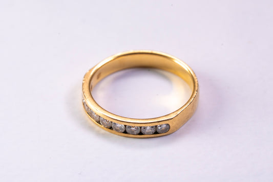 Alliance Demi-Tour Fine en Or 18k et Diamants Pavés