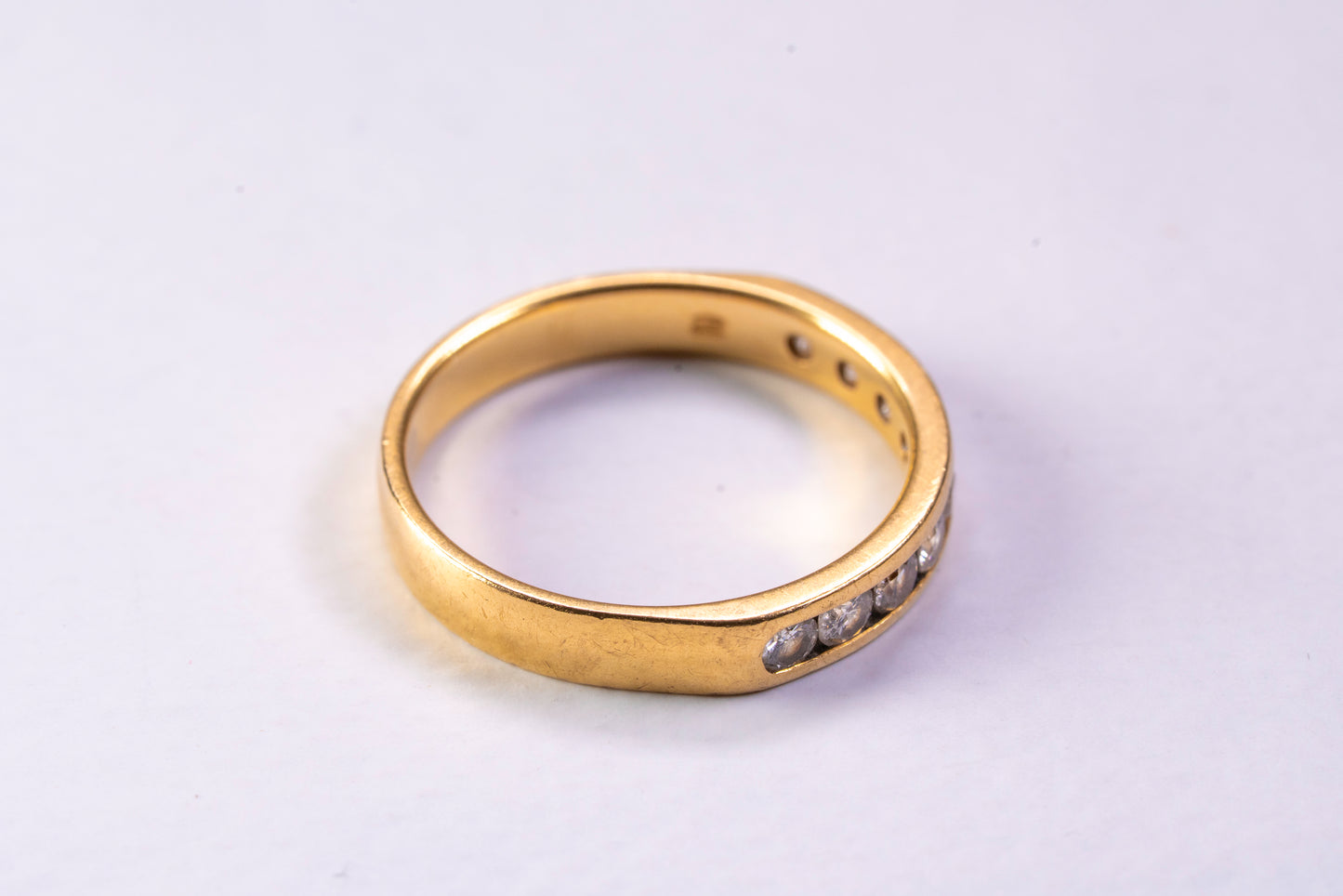Alliance Demi-Tour Fine en Or 18k et Diamants Pavés