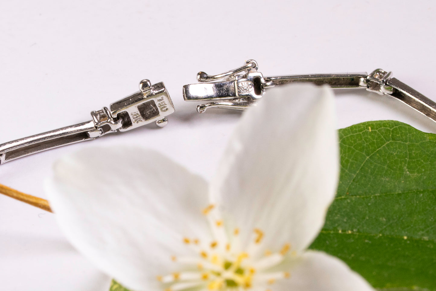 Bracelet Bâtons Or Blanc 18k et Diamants, Double Sécurité Huit