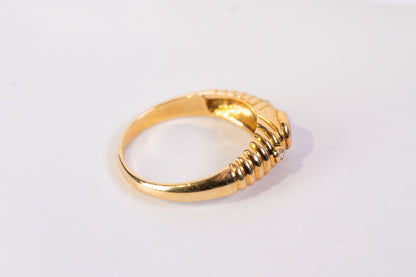 Bague Godronnée en Or Jaune 18k, Rubis Oval et Diamants