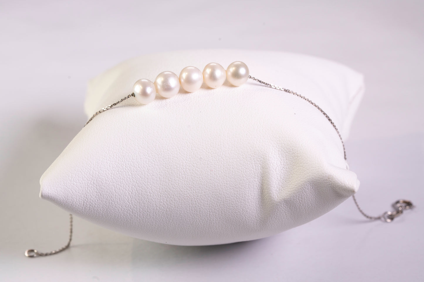 Bracelet Argent et Cinq Perles de Culture Rondes Blanches