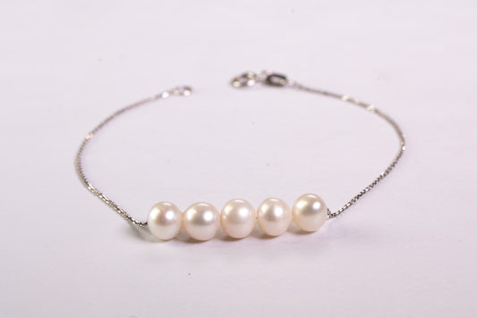 Bracelet Argent et Cinq Perles de Culture Rondes Blanches