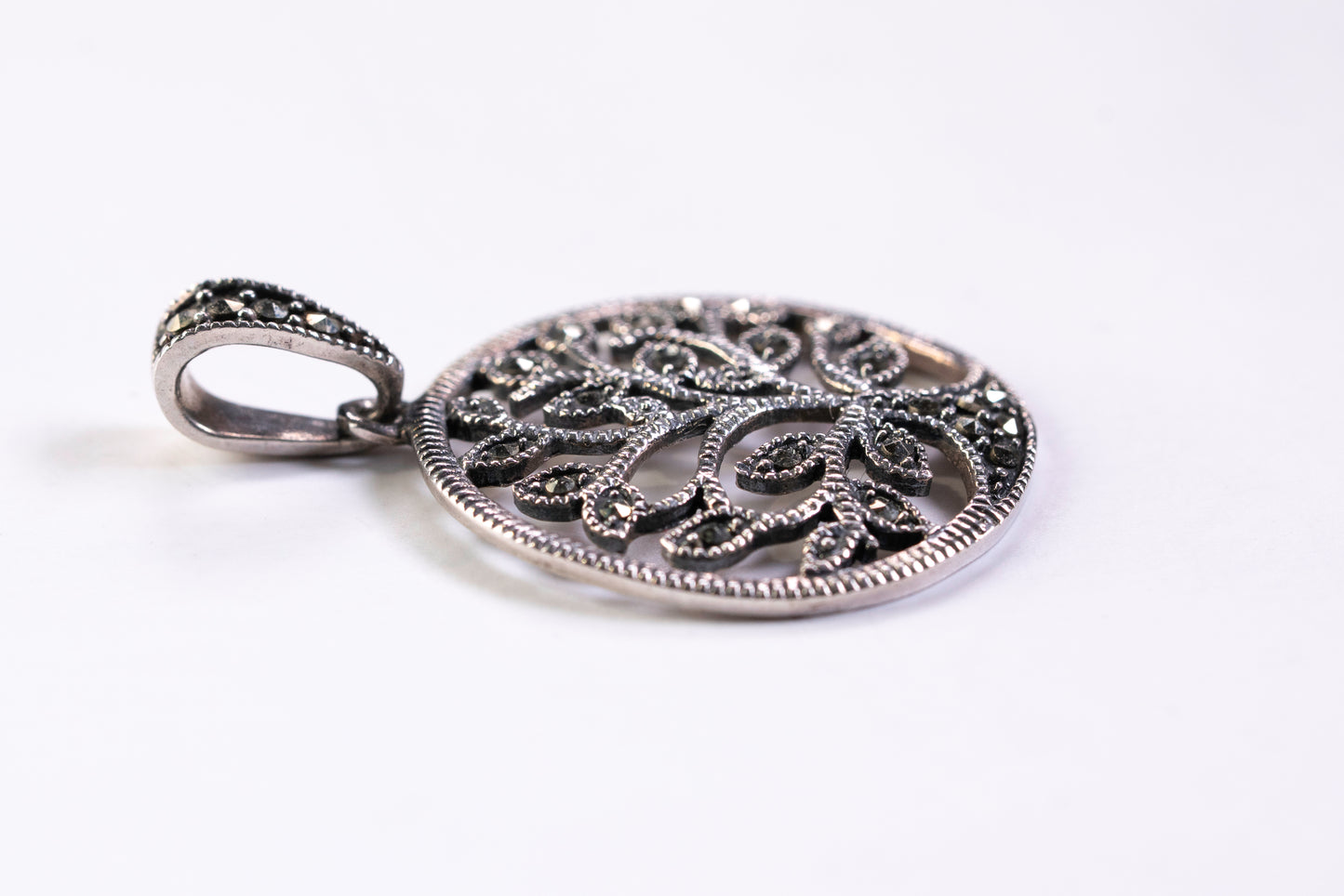 Pendentif Arbre de Vie Circulaire en Argent Vieilli et Marcassites