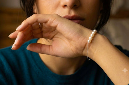 Bracelet Argent et Cinq Perles de Culture Rondes Blanches