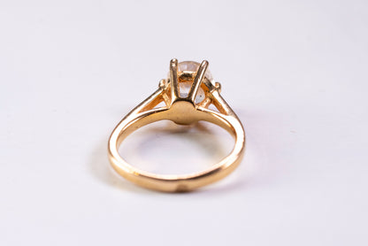 Bague Solitaire en Plaqué Or Jaune et Oxyde de Zirconium sur Chaton Élevé