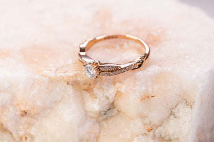 Solitaire Accompagné en Or Rose 18k et Diamants