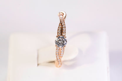 Solitaire Accompagné en Or Rose 18k et Diamants