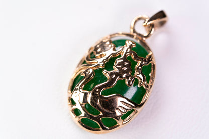 Pendentif Oval en plaqué or et Cabochon de Jade Vert